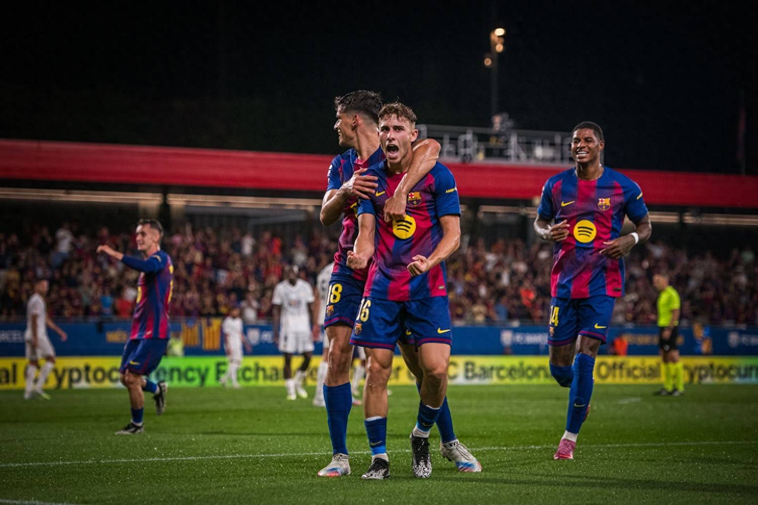 3377- 实况足球2017莱万多夫斯基脸型 